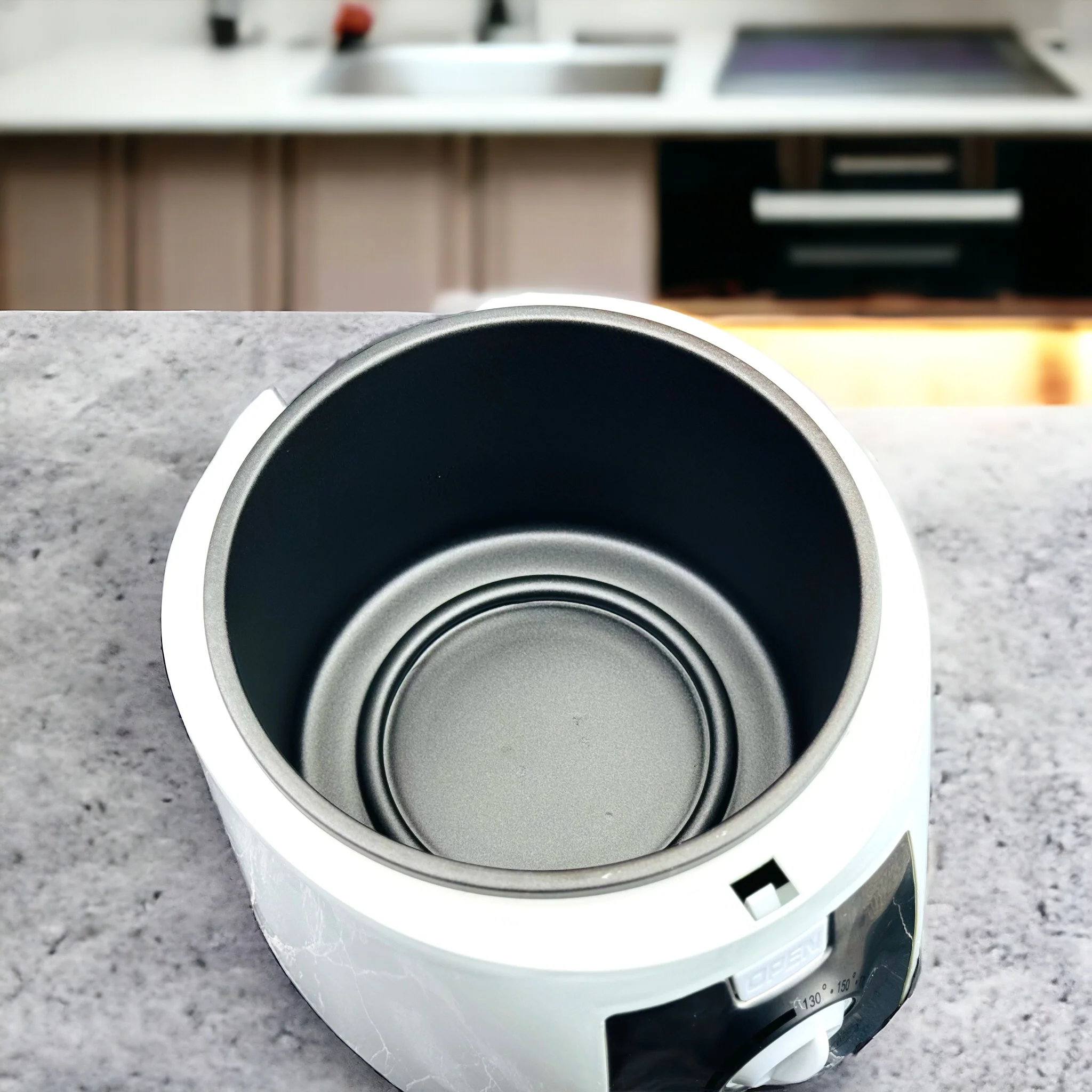 MPM Compact Electric Deep Fryer - 1.5 Litre - Image 2